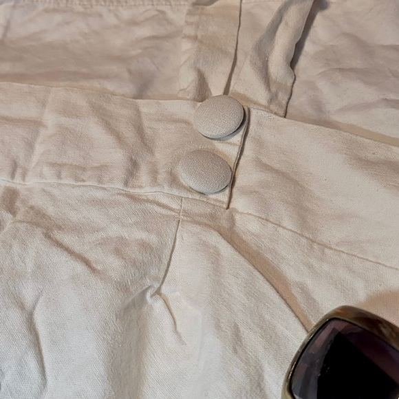 White overall shirt with buttons - Picture 5 of 5